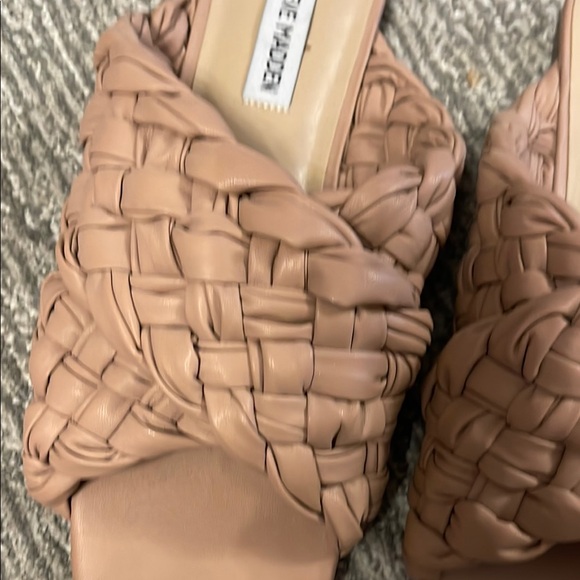 Steve Madden Women's Tan Woven Sandals - Picture 5 of 9